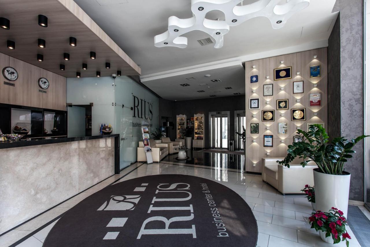 Rius Hotel リヴィウ エクステリア 写真