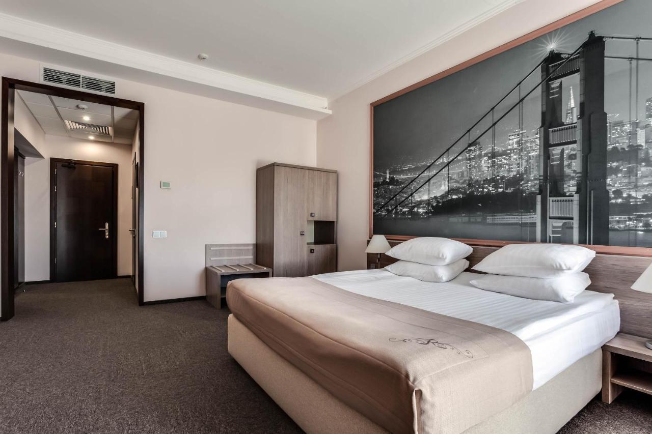 Rius Hotel リヴィウ エクステリア 写真
