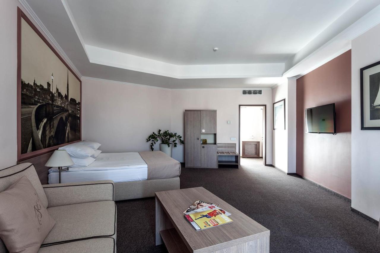 Rius Hotel リヴィウ エクステリア 写真