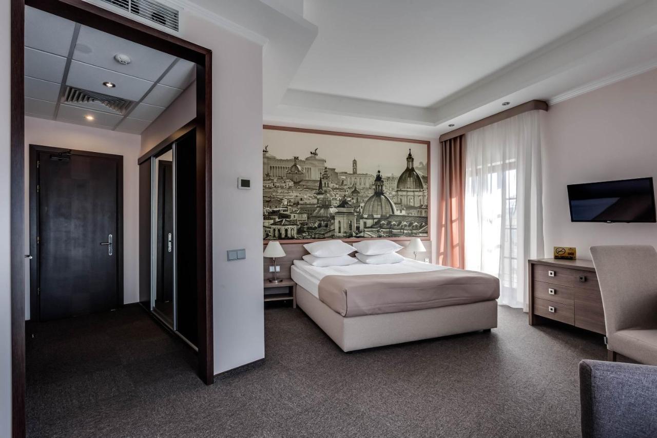 Rius Hotel リヴィウ エクステリア 写真