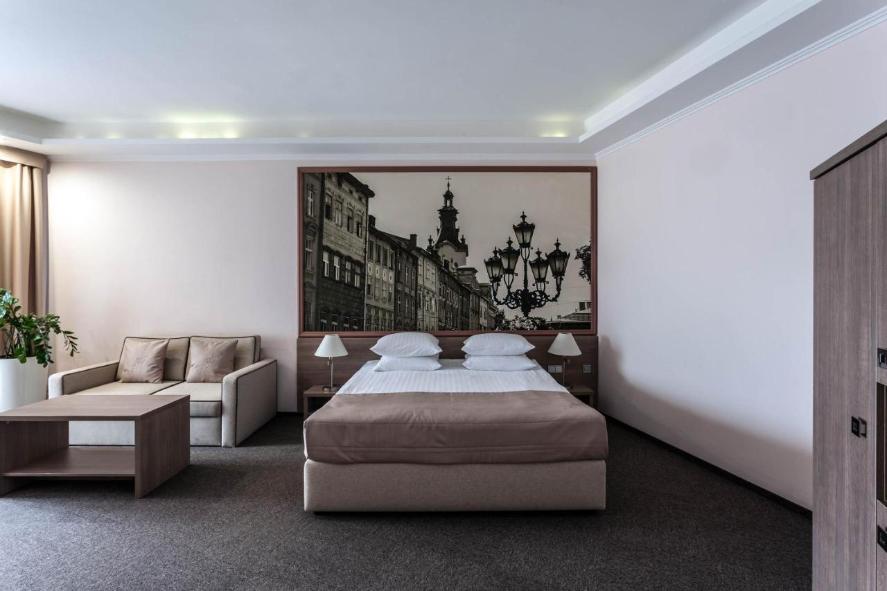 Rius Hotel リヴィウ エクステリア 写真