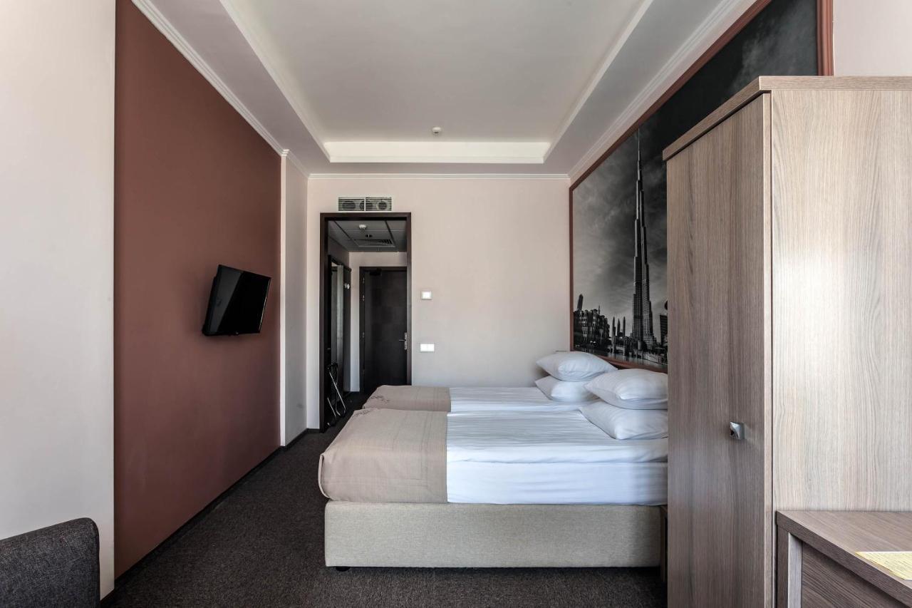 Rius Hotel リヴィウ エクステリア 写真