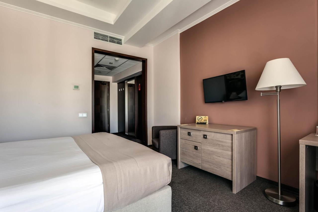 Rius Hotel リヴィウ エクステリア 写真