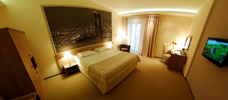 Rius Hotel リヴィウ エクステリア 写真