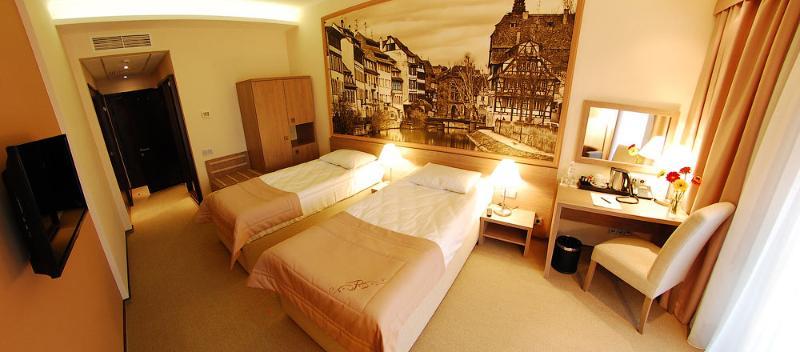 Rius Hotel リヴィウ エクステリア 写真