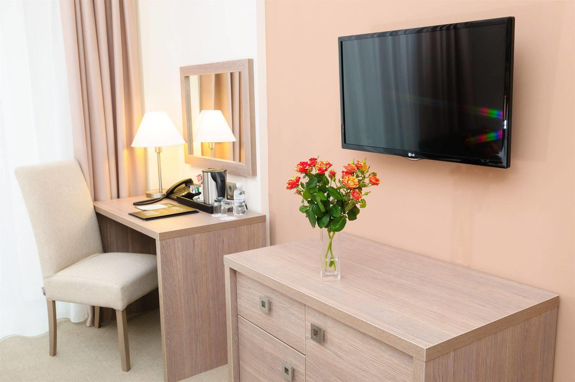 Rius Hotel リヴィウ エクステリア 写真
